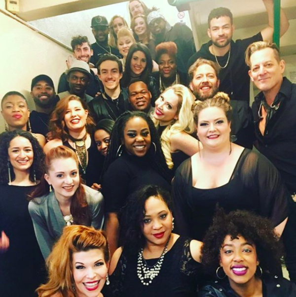 Photo Flash: HAMILTON Chicago Cast Members Enjoy Their Apple Products, and More Saturday Intermission Pics! Image