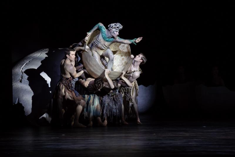 Review: MURPHY Is A Beautiful Celebration Of Acclaimed Australian Choreographer Graeme Murphy's Extensive Career Image