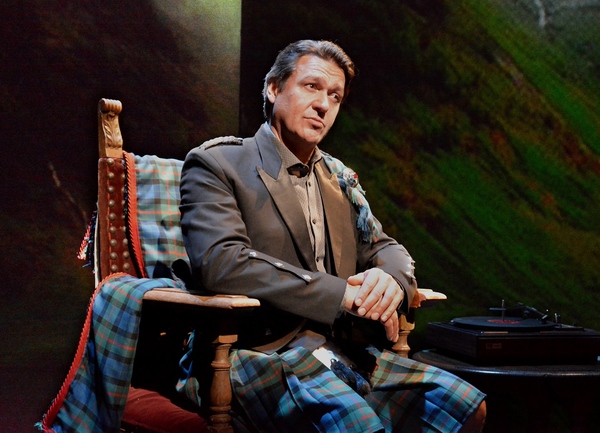 Photo Flash: First Look at NATHAN GUNN FLYING SOLO Image