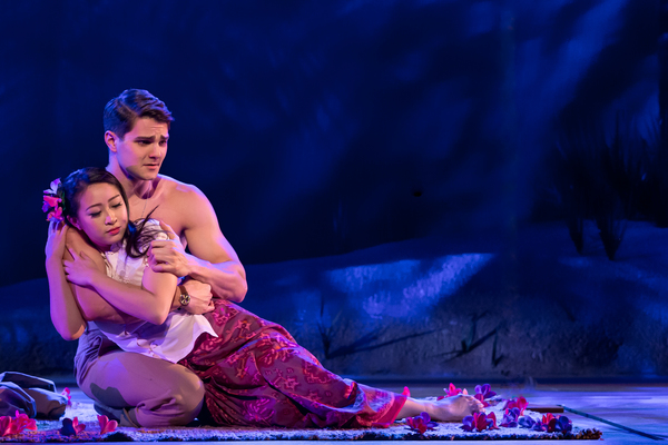 Photo Flash: Robert Cuccioli Stars in SOUTH PACIFIC Drury Lane Theatre Image