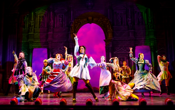 Brief 4/17: Get a First Look at HEAD OVER HEELS, and More! Image