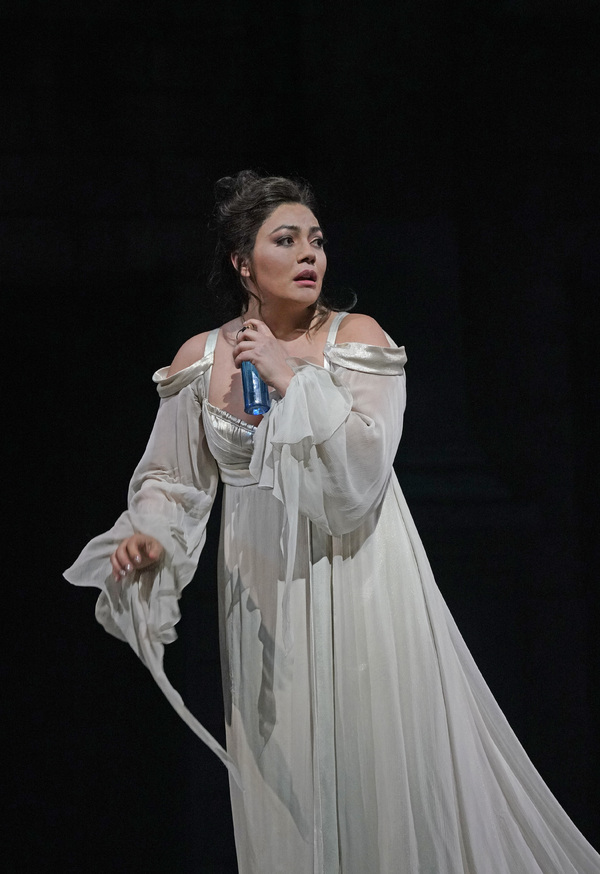 Ailyn PÃ©rez as Juliette in Gounod's RomÃ©o et Juliette. Photo by Ken Howard/Metr Photo