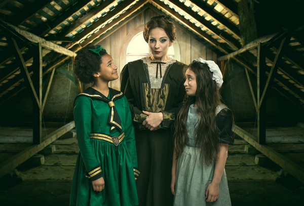 Amanda Abbington as Miss Minchin  withy 2 young co-stars Photo