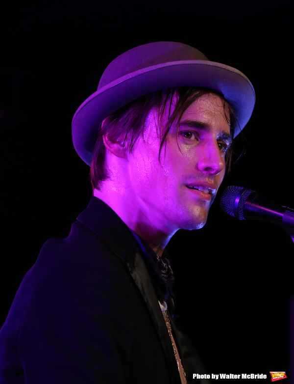 Reeve Carney  Photo