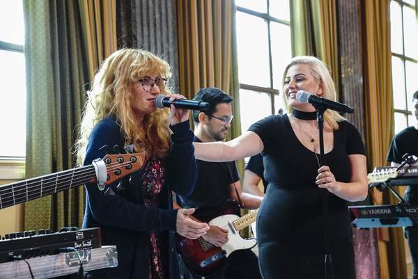 Photo Flash: Broadway Star Idina Menzel Transforms for UNDERCOVER BOSS: CELEBRITY EDITION Image