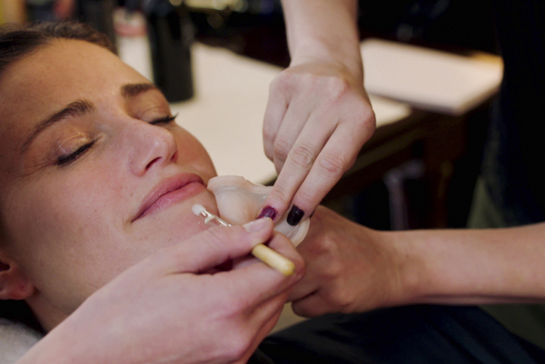 Photo Flash: Broadway Star Idina Menzel Transforms for UNDERCOVER BOSS: CELEBRITY EDITION Image