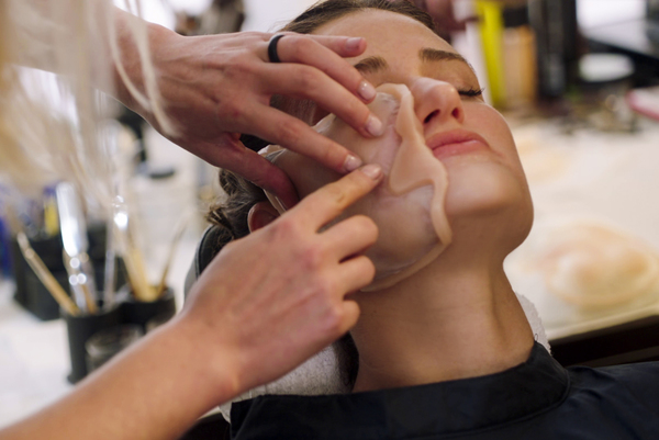 Photo Flash: Broadway Star Idina Menzel Transforms for UNDERCOVER BOSS: CELEBRITY EDITION Image