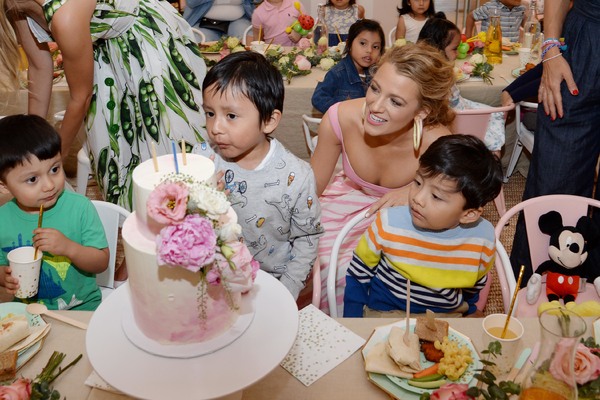 Photo Flash: Blake Lively Hosts Shutterfly Baby2Baby Mother's Day Celebration in New York City 