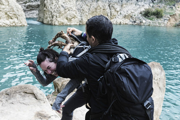 Photo Flash: GAME OF THRONES Star Lena Headey Joins Bear Grylls For RUNNING WILD Image