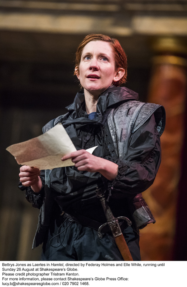 Photo Flash: First Look at HAMLET at Shakespeare's Globe Image