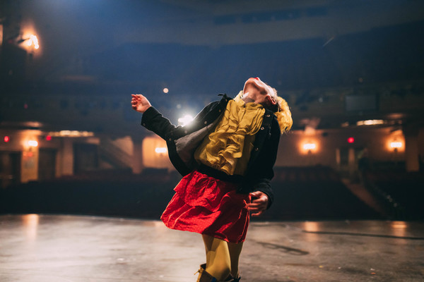 Photo Flash: Desmond Napoles Visits the Cast of KINKY BOOTS Image