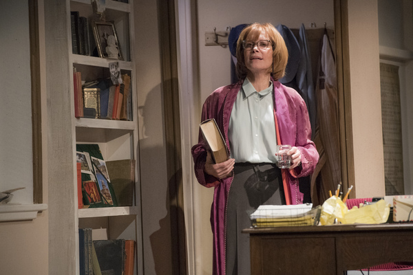 Photo Flash: First Look at 84 CHARRING CROSS ROAD Image