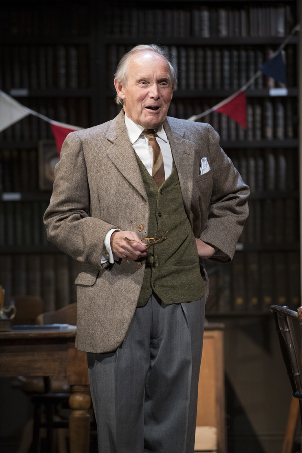 Photo Flash: First Look at 84 CHARRING CROSS ROAD Image