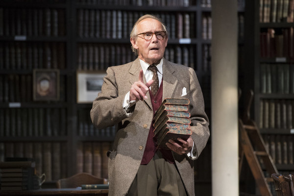 Photo Flash: First Look at 84 CHARRING CROSS ROAD Image