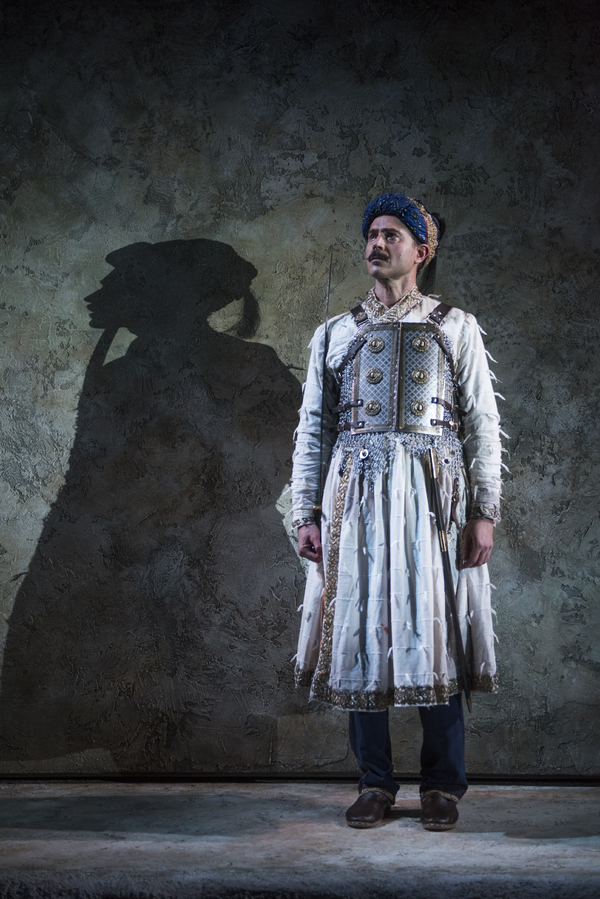 Photo Flash: Steppenwolf Mounts GUARDS AT THE TAJ Image