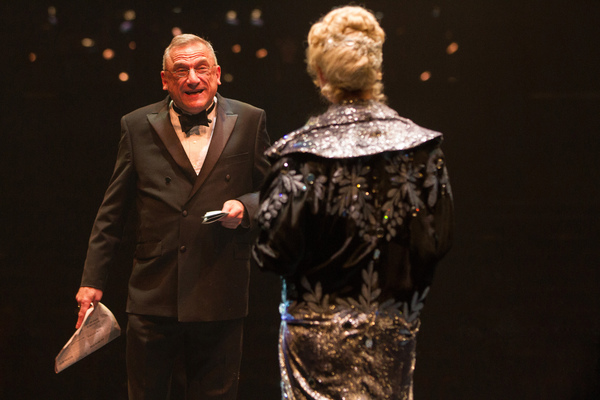 Photo Flash: Broadway At Music Circus Season Opens with SINGIN' IN THE RAIN  Image