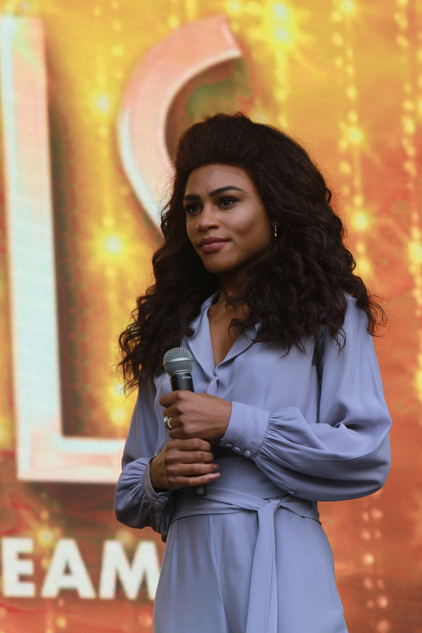 Photo Flash: The West End's Best Come Out For West End Live - DREAMGIRLS, MAMMA MIA!, CHICAGO, THRILLER LIVE Image