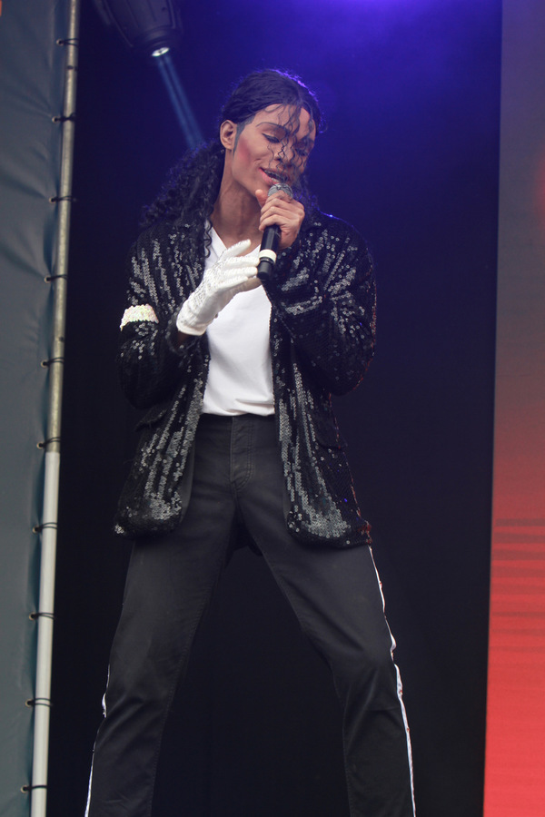 Photo Flash: The West End's Best Come Out For West End Live - DREAMGIRLS, MAMMA MIA!, CHICAGO, THRILLER LIVE Image