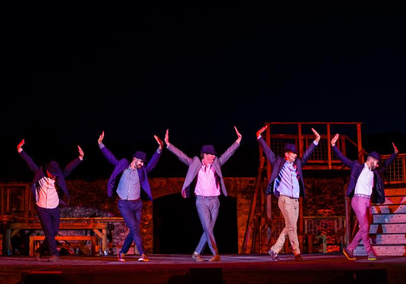 Review: Transcendence Theatre's 'Broadway Under the Stars' Triumphantly Climbs the 'Stairway to Paradise' Image