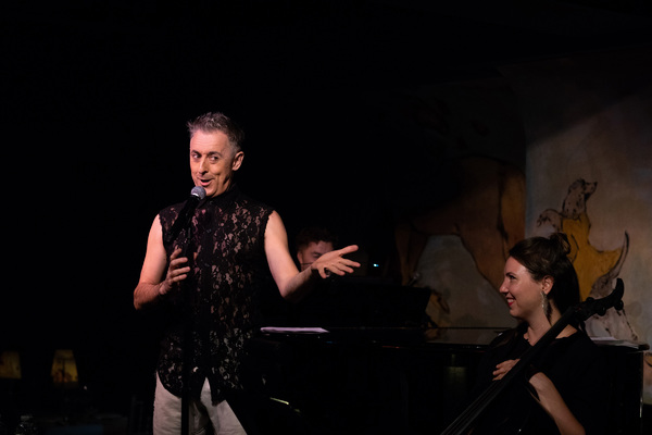 Photo Flash: Alan Cumming Returns to the Legendary Cafe Carlyle! Image