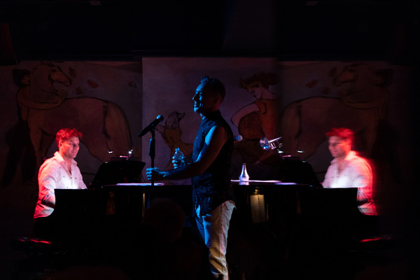 Photo Flash: Alan Cumming Returns to the Legendary Cafe Carlyle! Image