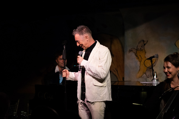 Photo Flash: Alan Cumming Returns to the Legendary Cafe Carlyle! Image