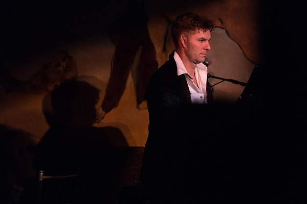 Photo Flash: Alan Cumming Returns to the Legendary Cafe Carlyle! Image