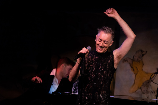 Photo Flash: Alan Cumming Returns to the Legendary Cafe Carlyle! Image