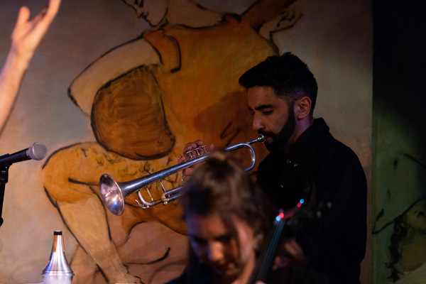 Photo Flash: Alan Cumming Returns to the Legendary Cafe Carlyle! Image