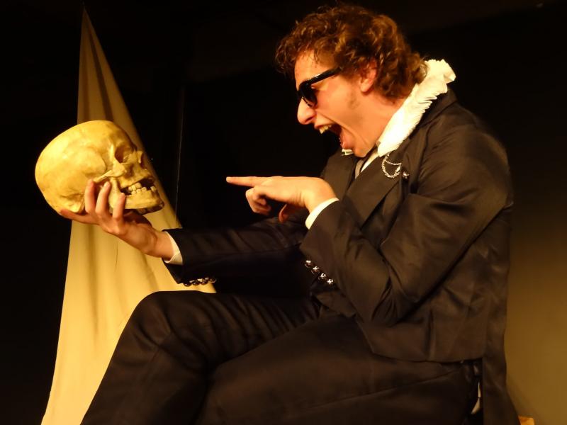 Review: Theatrics and Comedy are Alive in 'ROSENCRANTZ AND GUILDENSTERN ARE DEAD' at Theatre Downtown Image