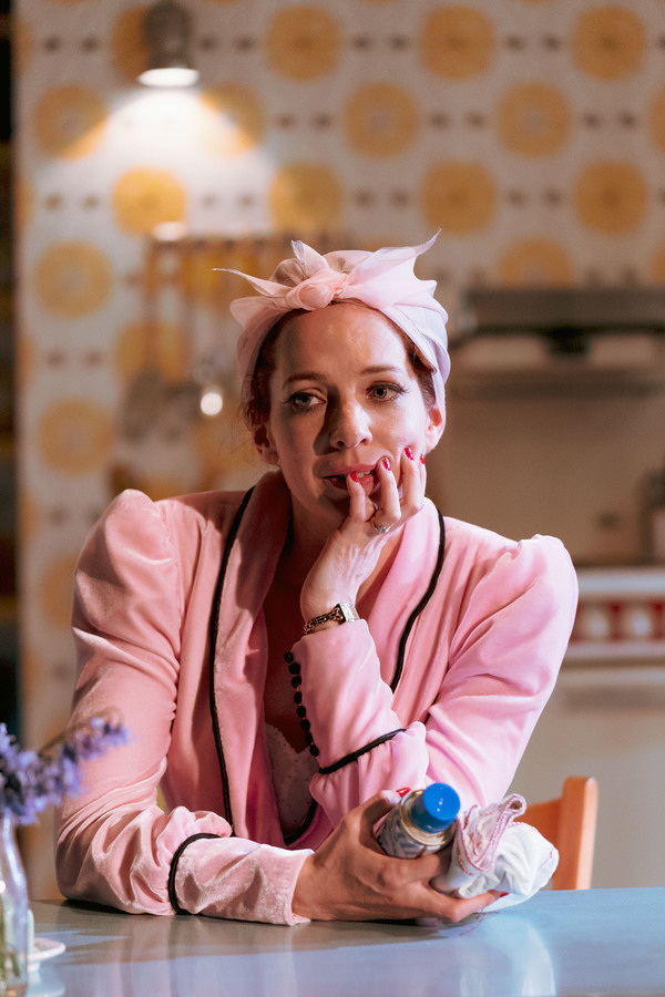 Photo Flash: First Look at Katherine Parkinson and the Cast of HOME, I'M DARLING 