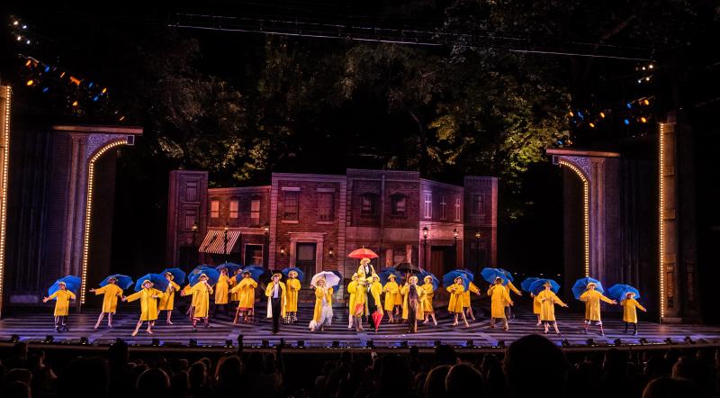 Review: SINGIN' IN THE RAIN is a Splashy Summer Hit Image