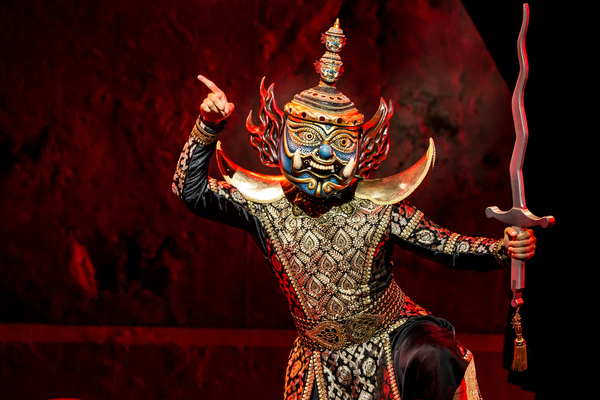Photo Flash: First Look at Kelli O'Hara and Ken Watanabe in Action in West End's THE KING AND I Image