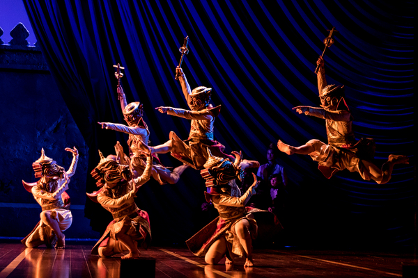 Photo Flash: First Look at Kelli O'Hara and Ken Watanabe in Action in West End's THE KING AND I Image