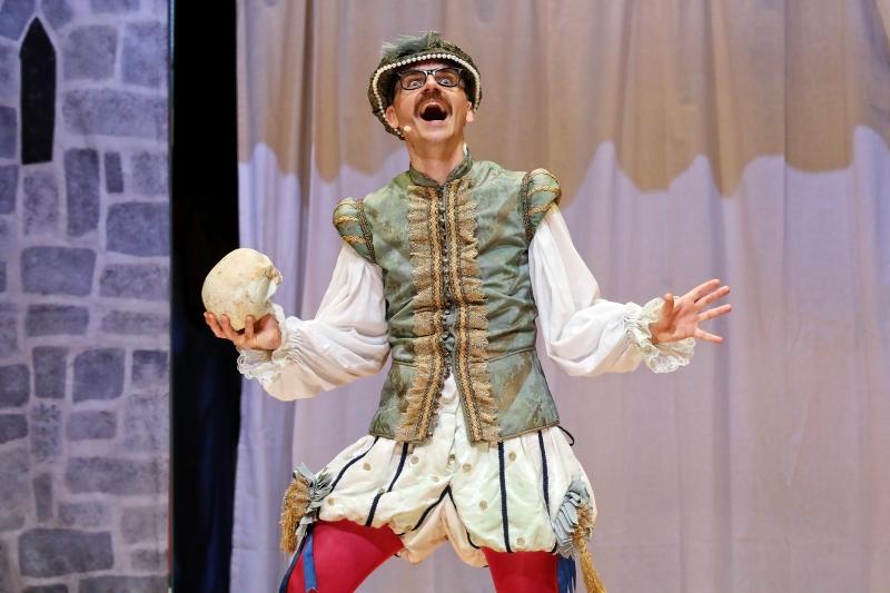 Review: The Listies' Comic Take On Shakespeare THE TRAGEDY OF HAMLET: PRINCE OF SKIDMARK, A BADAPTATION OF THE BARD Returns For The School Holidays 
