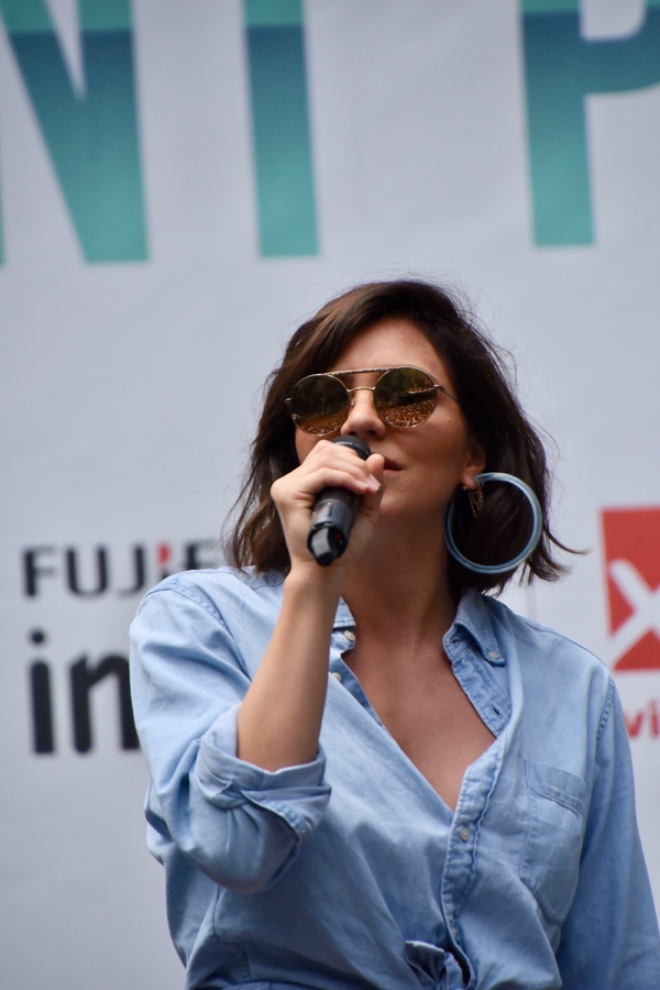 Photo Coverage: Cast Members From WAITRESS, SPONGEBOB, and More Perform at Broadway In Bryant Park Image
