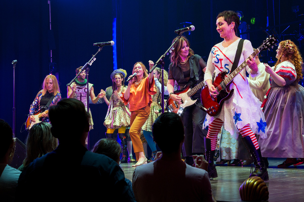 Charlotte Caffey, Belinda Carlisle, Kathy Valentine, Jane Wiedlin and the cast of HEA Photo