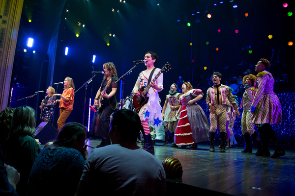 Charlotte Caffey, Belinda Carlisle, Kathy Valentine, Jane Wiedlin and the cast of HEA Photo