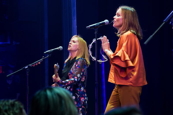 Charlotte Caffey, Belinda Carlisle Photo