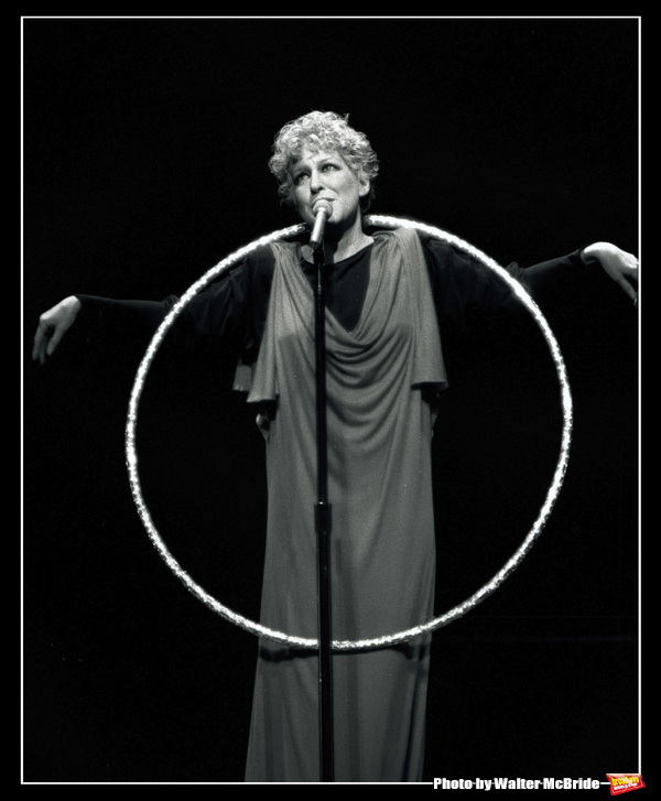 Photo Throwback: Bette Midler Performs in ART OR BUST in 1983 Image