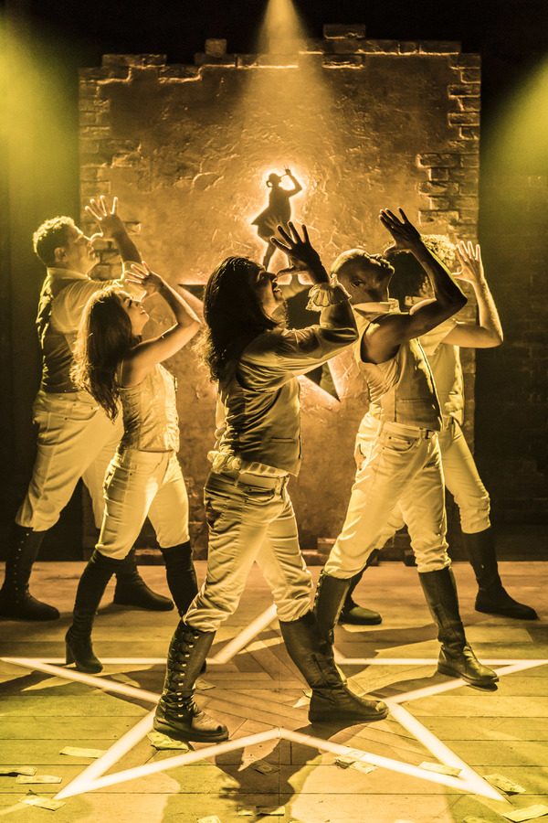 Photo Flash: First Look at SPAMILTON at the Menier Chocolate Factory Image