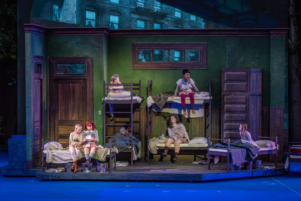 Photo Flash: Christopher Sieber, Jennifer Simard, and More Star in ANNIE at The Muny Image