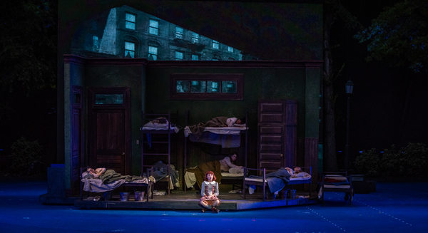 Photo Flash: Christopher Sieber, Jennifer Simard, and More Star in ANNIE at The Muny Image