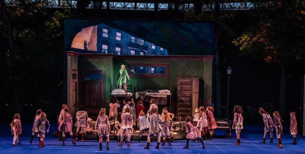 Photo Flash: Christopher Sieber, Jennifer Simard, and More Star in ANNIE at The Muny Image