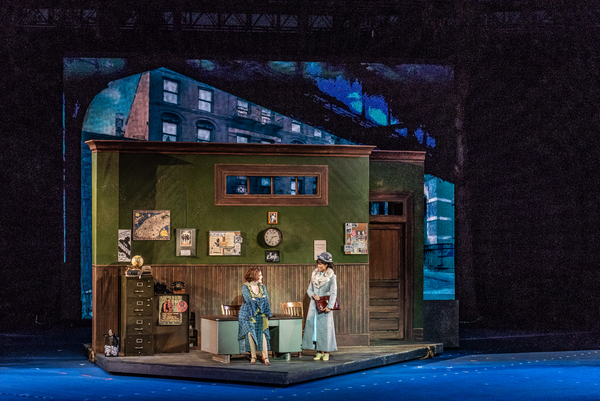 Photo Flash: Christopher Sieber, Jennifer Simard, and More Star in ANNIE at The Muny 