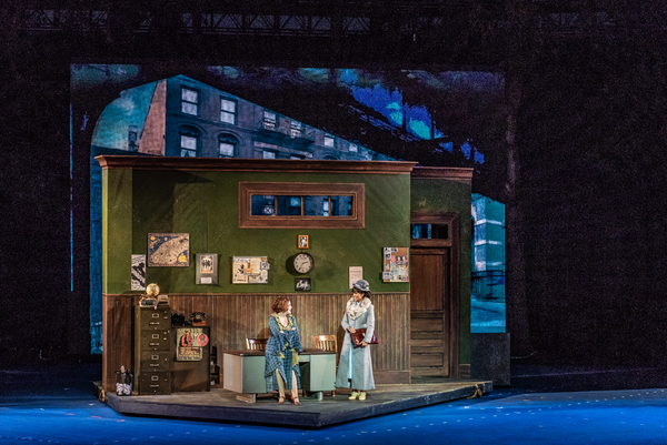 Photo Flash: Christopher Sieber, Jennifer Simard, and More Star in ANNIE at The Muny Image