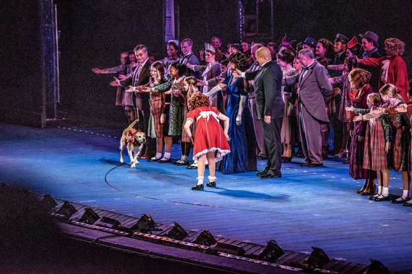 Photo Flash: Christopher Sieber, Jennifer Simard, and More Star in ANNIE at The Muny Image