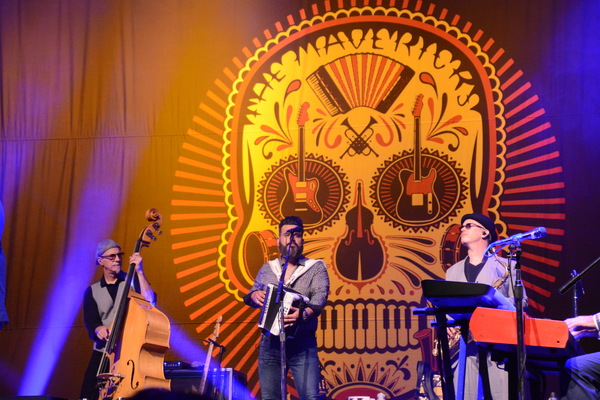 Photo Coverage: The Mavericks Play MAYO Performing Arts Center Image