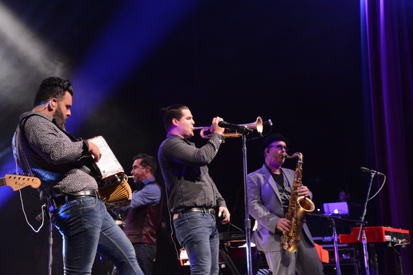Photo Coverage: The Mavericks Play MAYO Performing Arts Center Image
