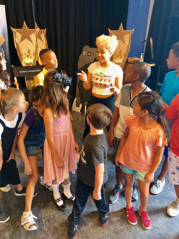 Broadway Star Kim Exum speaks to Actors Connection kids about acting on-stage. Photo